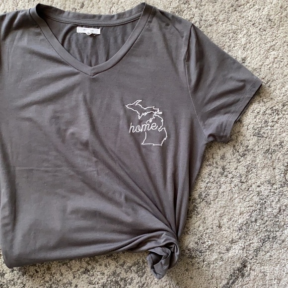 ✌🏼Maurice’s Grey Michigan Home Embroidered T XL